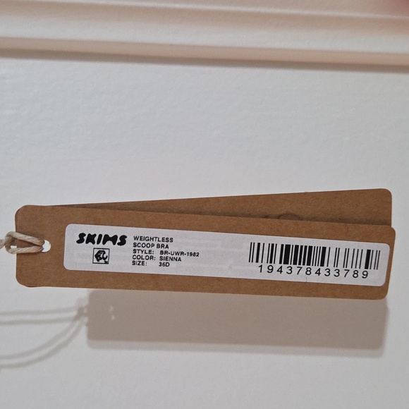 SKIMS Weightless Scoop Bra 38D - Picture 3 of 5